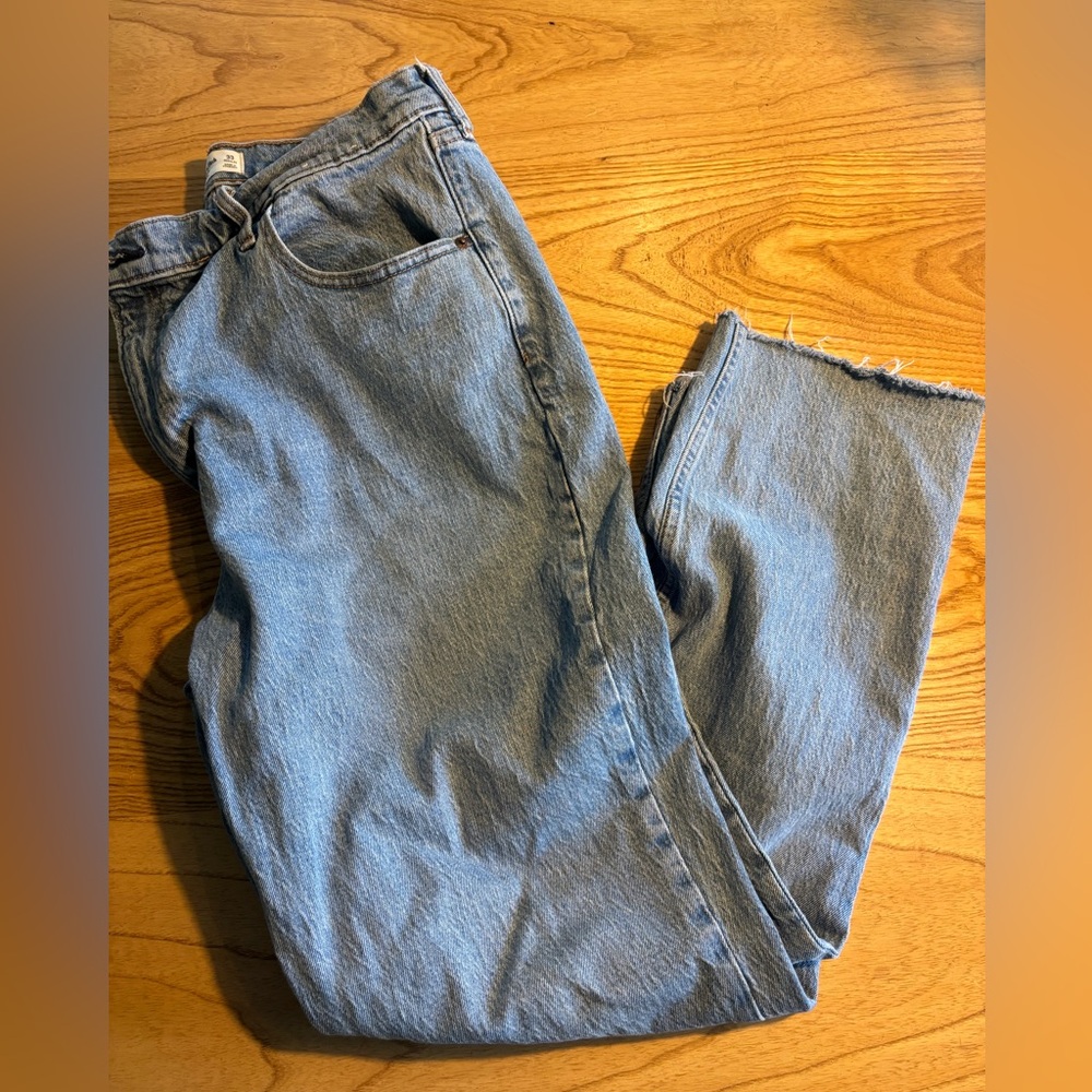 Abercrombie Women's Ultra High Rise 90s Straight Jean Size 33